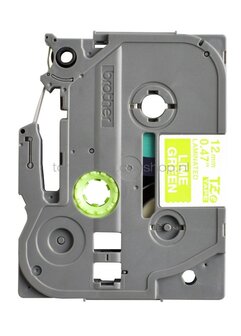 Brother TZE-MQG35 wit op groen breedte 12 mm